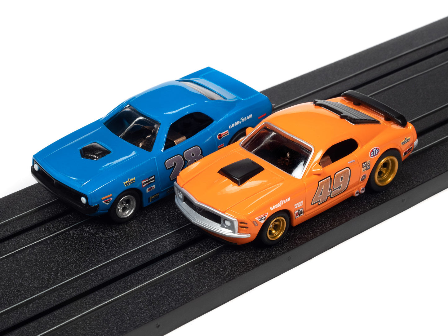 The Auto World 1:64 scale CrossTrax Road Course 9' Slot Race Set Layout with two slot cars and is engineered to go fast, offering hours of fun-filled racing excitement! Recommended for ages 14 and up.
