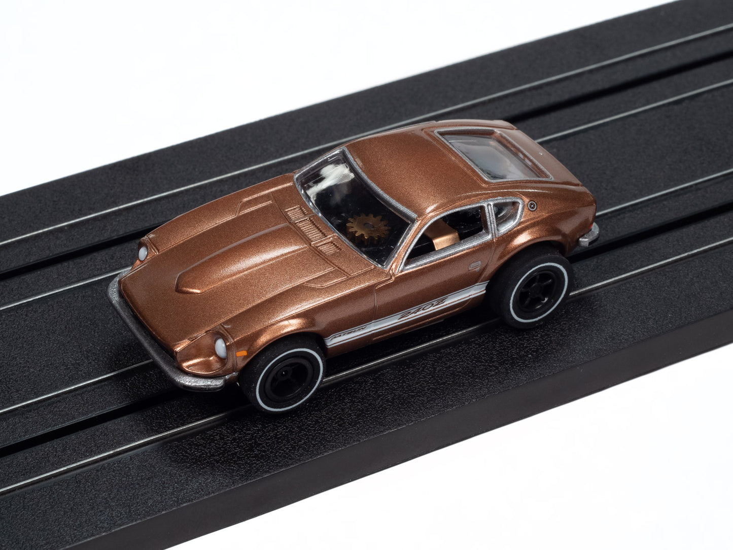 1973 Datsun 240z – Brown
Auto World XTraction Chassis, shown on track.