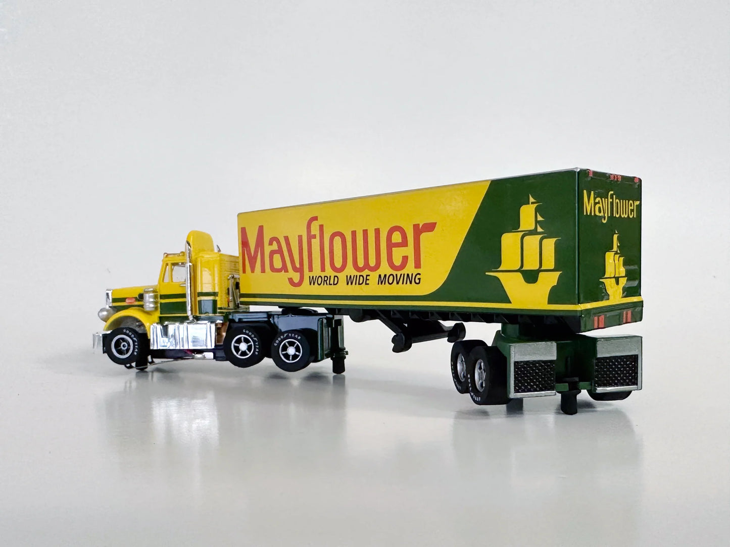 Mayflower Semi Peterbilt 359 Trailer